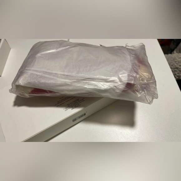 Miu Miu Red Heart Clutch Pochette w/ Gold Chain - Brand New in Box - Picture 4 of 4